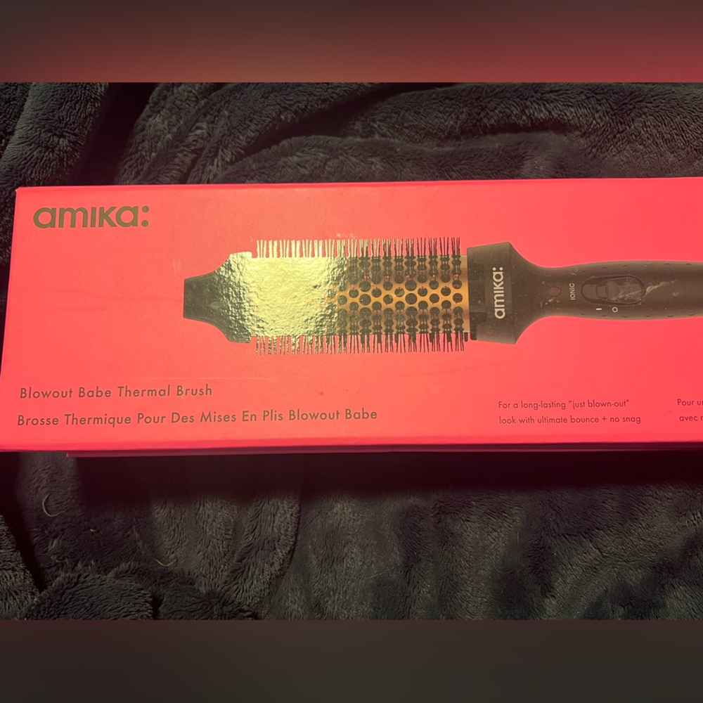 Amika Blowout Babe Thermal Brush. NWT. Smoke free home. Quick shipping.